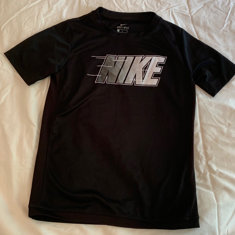 Nike Boys Sportswear Black with Graphic Medium
